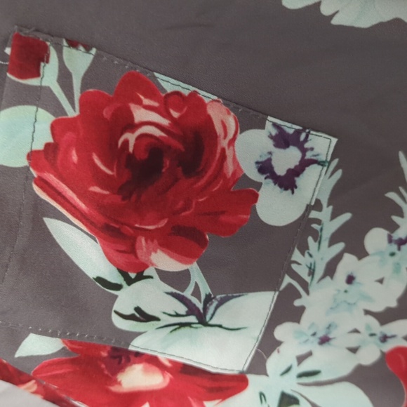 Woman Sz Med V Neck Floral Top - Picture 2 of 5